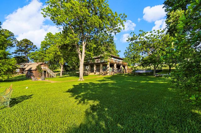 346 Shoreline Drive, Livingston, TX 77351