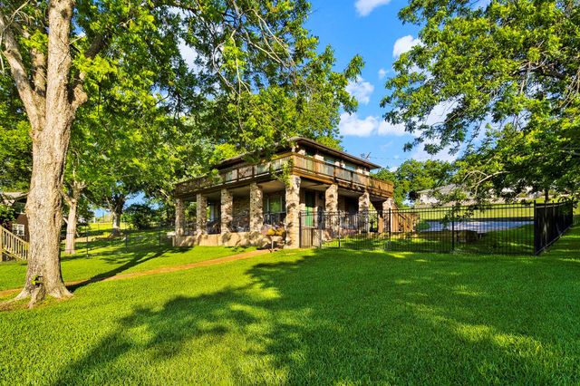 346 Shoreline Drive, Livingston, TX 77351