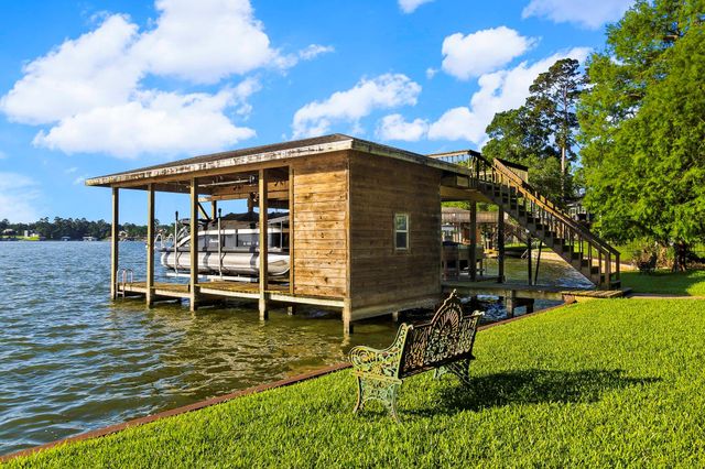 346 Shoreline Drive, Livingston, TX 77351