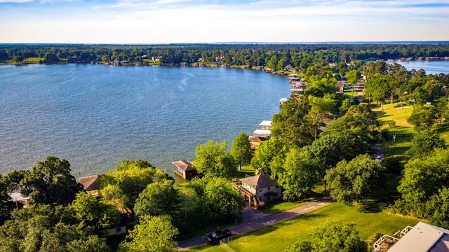 346 Shoreline Drive, Livingston, TX 77351