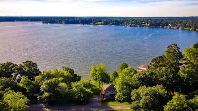 346 Shoreline Drive, Livingston, TX 77351