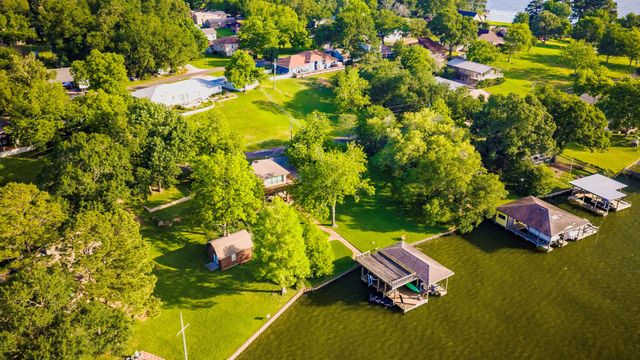 346 Shoreline Drive, Livingston, TX 77351