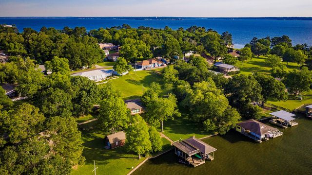 346 Shoreline Drive, Livingston, TX 77351