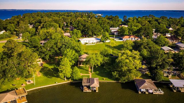 346 Shoreline Drive, Livingston, TX 77351