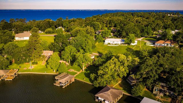 346 Shoreline Drive, Livingston, TX 77351