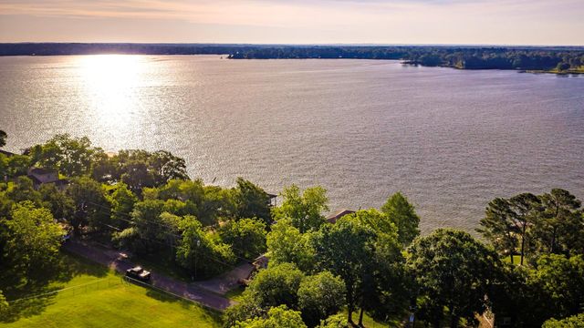 346 Shoreline Drive, Livingston, TX 77351