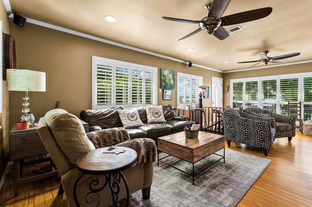 346 Shoreline Drive, Livingston, TX 77351