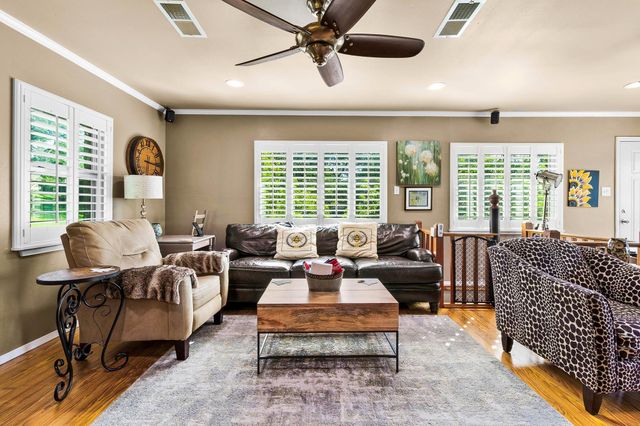 346 Shoreline Drive, Livingston, TX 77351