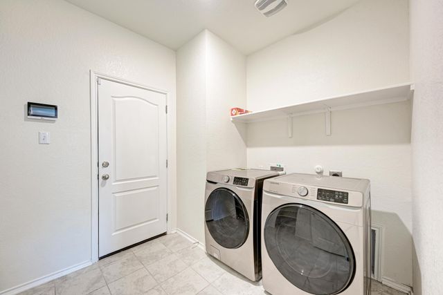 521 Lady Swiss LN, Hutto, TX 78634