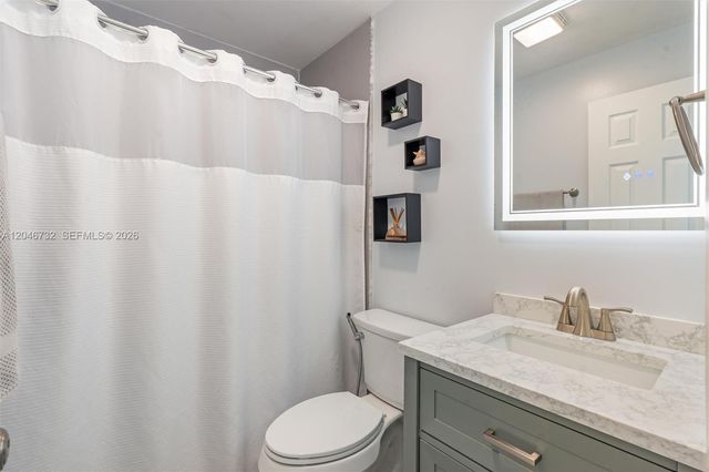 9101 Sunrise Lakes Blvd 202, Sunrise, FL 33322