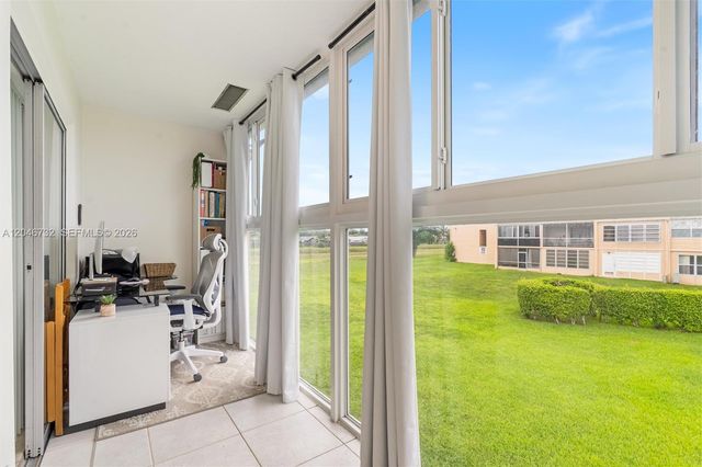 9101 Sunrise Lakes Blvd 202, Sunrise, FL 33322