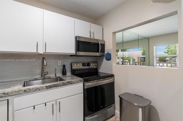 9101 Sunrise Lakes Blvd 202, Sunrise, FL 33322
