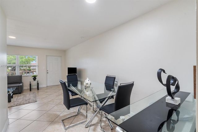 9101 Sunrise Lakes Blvd 202, Sunrise, FL 33322