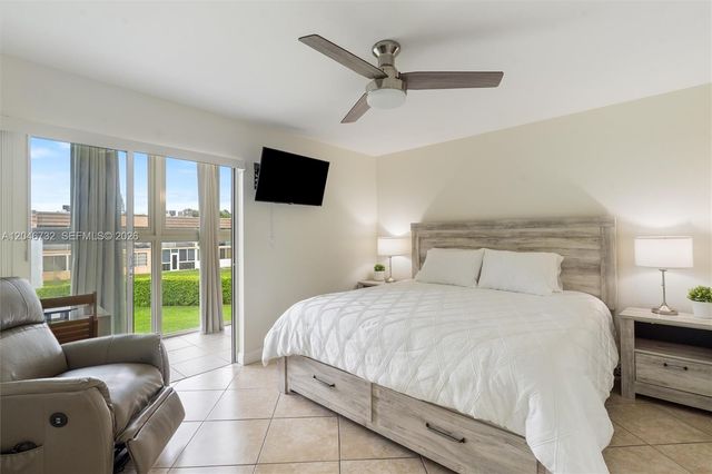9101 Sunrise Lakes Blvd 202, Sunrise, FL 33322