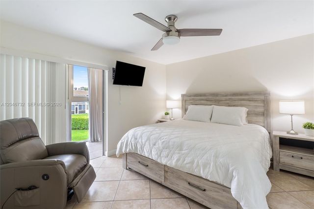9101 Sunrise Lakes Blvd 202, Sunrise, FL 33322