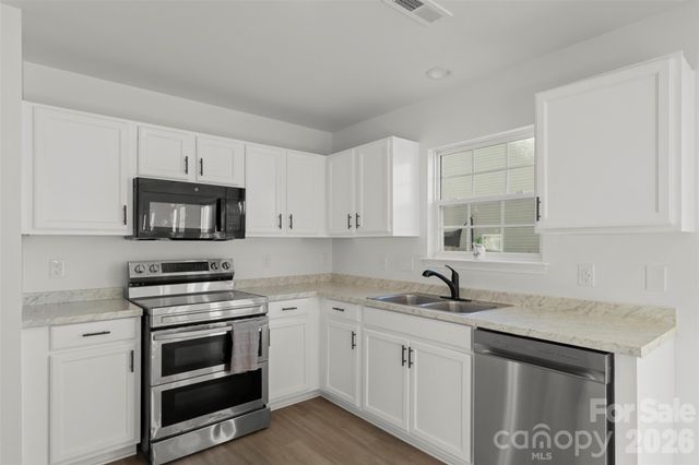 2440 Reid Oaks Drive, Charlotte, NC 28208