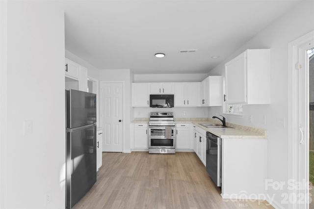 2440 Reid Oaks Drive, Charlotte, NC 28208