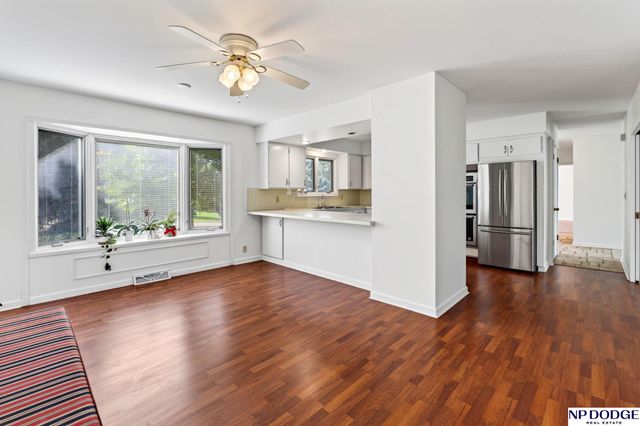 805 Leawood Drive, Omaha, NE 68154