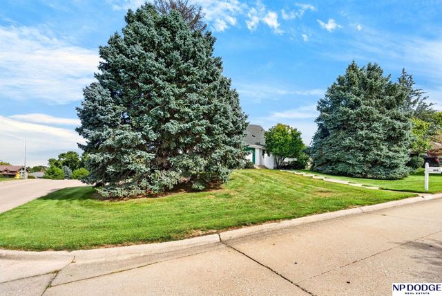 805 Leawood Drive, Omaha, NE 68154