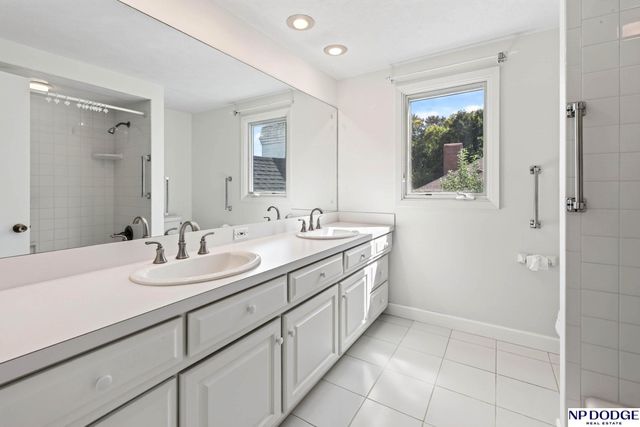 805 Leawood Drive, Omaha, NE 68154