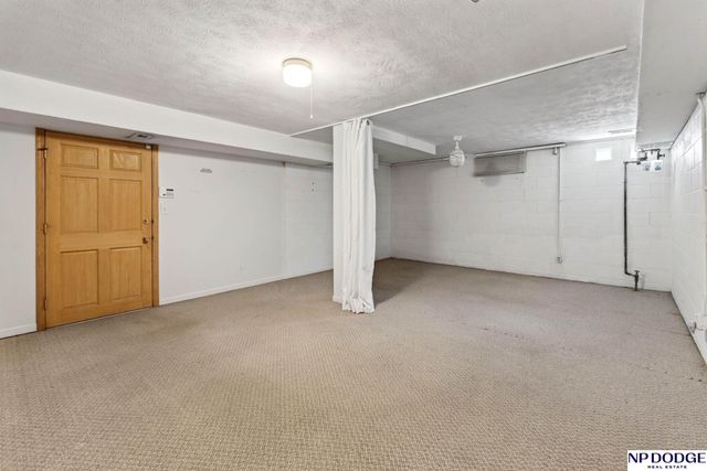 805 Leawood Drive, Omaha, NE 68154