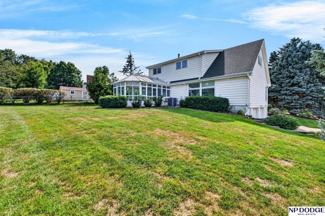 805 Leawood Drive, Omaha, NE 68154