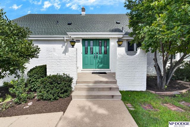 805 Leawood Drive, Omaha, NE 68154