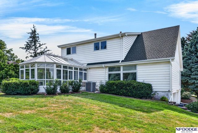 805 Leawood Drive, Omaha, NE 68154