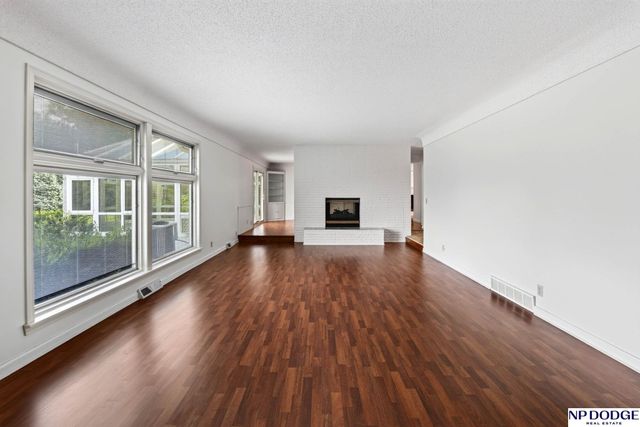 805 Leawood Drive, Omaha, NE 68154