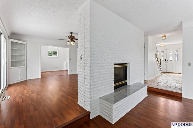805 Leawood Drive, Omaha, NE 68154