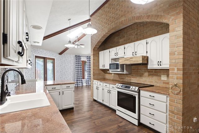 3955 Maple Grove Lane, Beavercreek, OH 45440