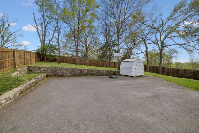 517 Adamwood Dr, Nashville, TN 37211