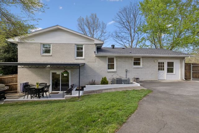 517 Adamwood Dr, Nashville, TN 37211