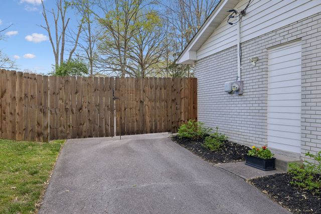 517 Adamwood Dr, Nashville, TN 37211