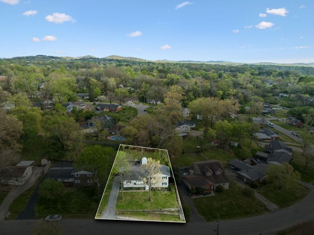 517 Adamwood Dr, Nashville, TN 37211