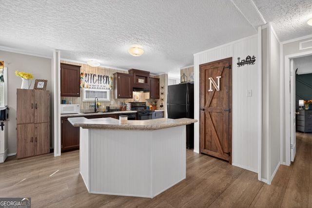 818 Dean Mountain Road, Cleveland, GA 30528