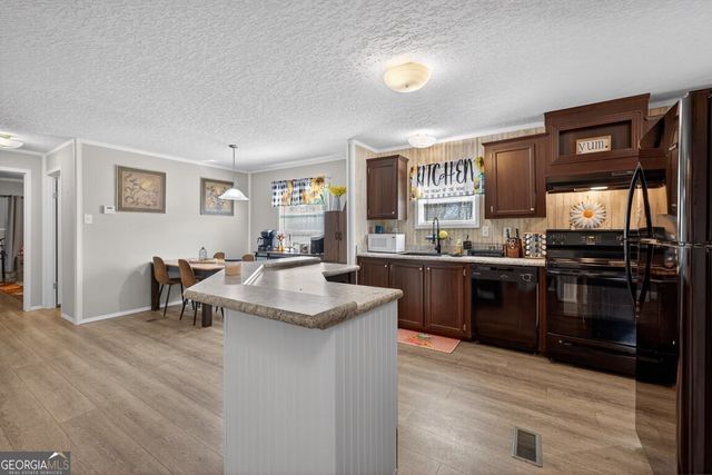 818 Dean Mountain Road, Cleveland, GA 30528