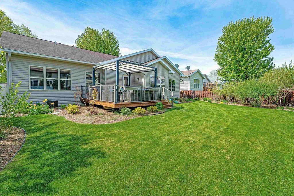 6614 CARLTON Drive, Madison, WI 53718
