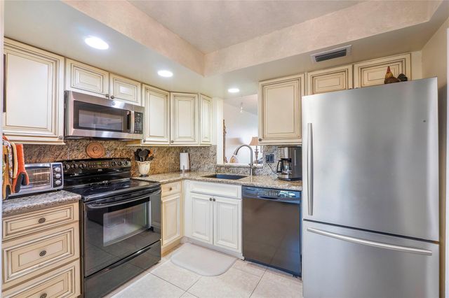 7684 NW 18th St 102, Margate, FL 33063