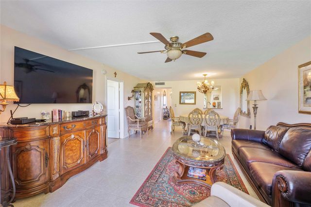 7684 NW 18th St 102, Margate, FL 33063