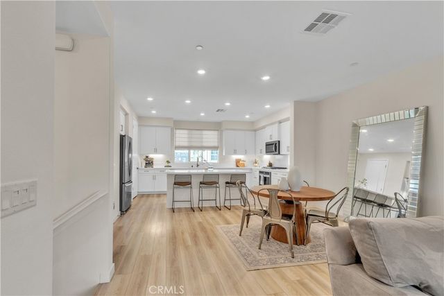 27582 Manzanita, Valencia, CA 91381