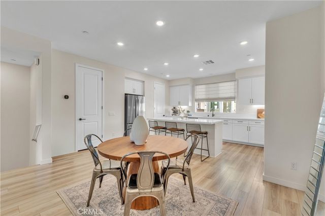 27582 Manzanita, Valencia, CA 91381