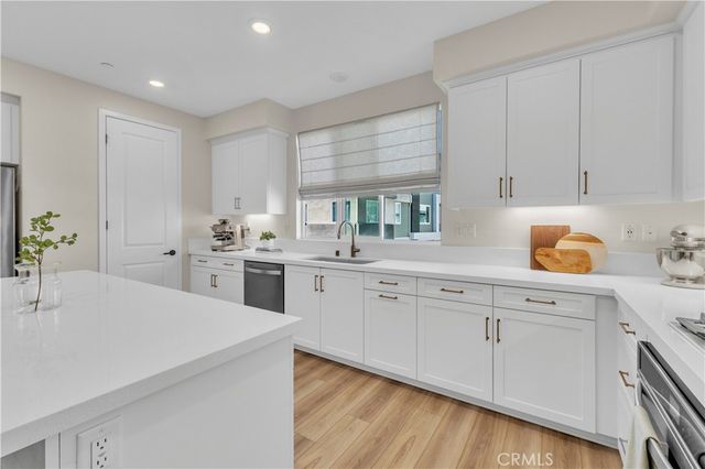 27582 Manzanita, Valencia, CA 91381