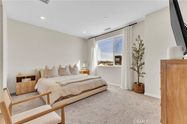 27582 Manzanita, Valencia, CA 91381