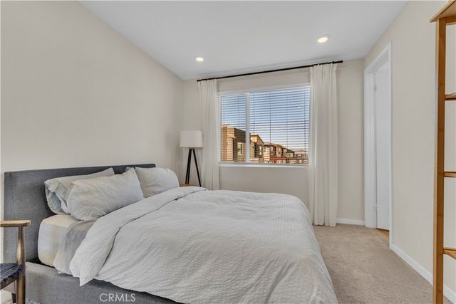 27582 Manzanita, Valencia, CA 91381