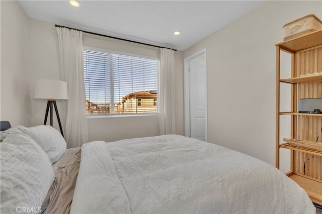 27582 Manzanita, Valencia, CA 91381