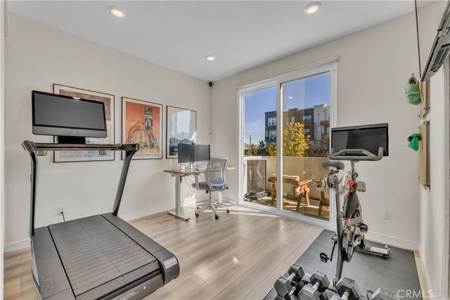 27582 Manzanita, Valencia, CA 91381