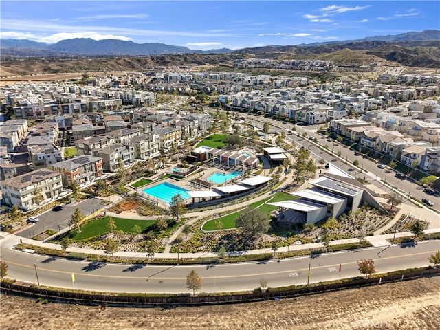 27582 Manzanita, Valencia, CA 91381