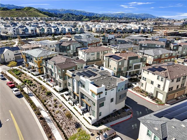 27582 Manzanita, Valencia, CA 91381