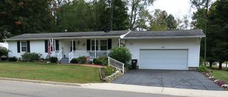400 Parkwood Drive, Jonesville, MI 49250
